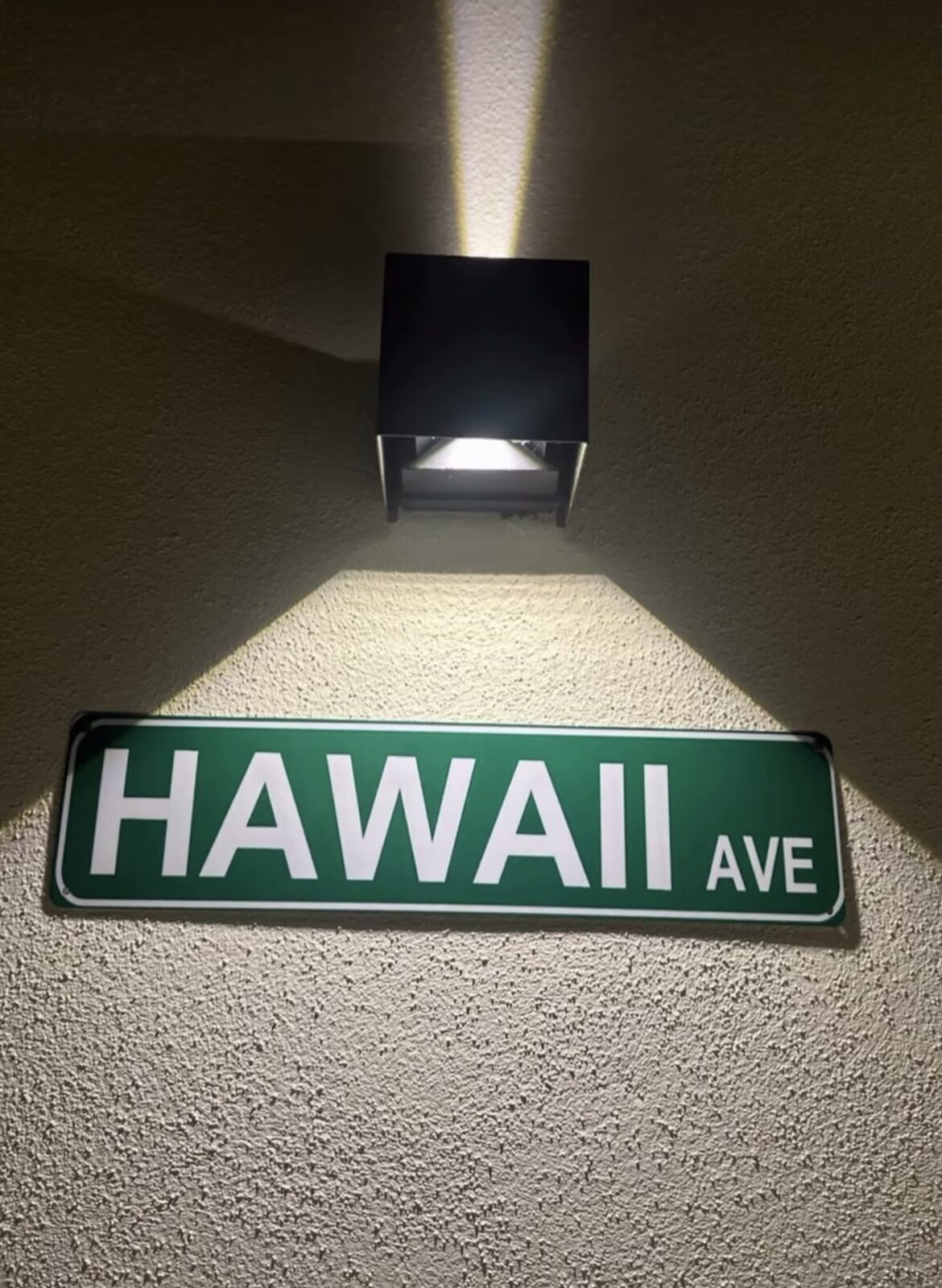 Ingresso privato di Aloha con tettoia e zerbino Aloha